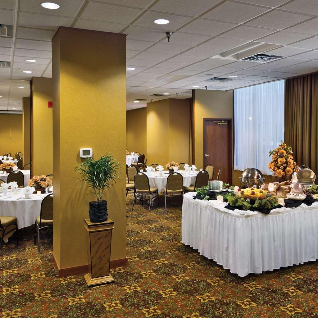Radisson Hotel Бисмарк Экстерьер фото