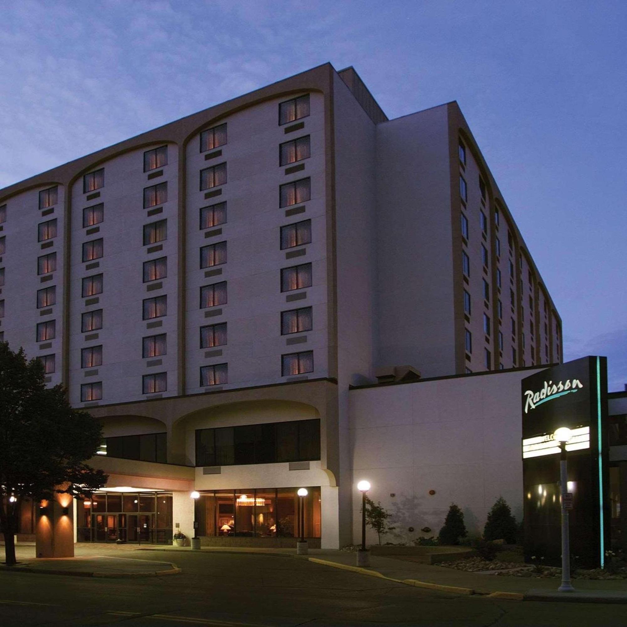 Radisson Hotel Бисмарк Экстерьер фото