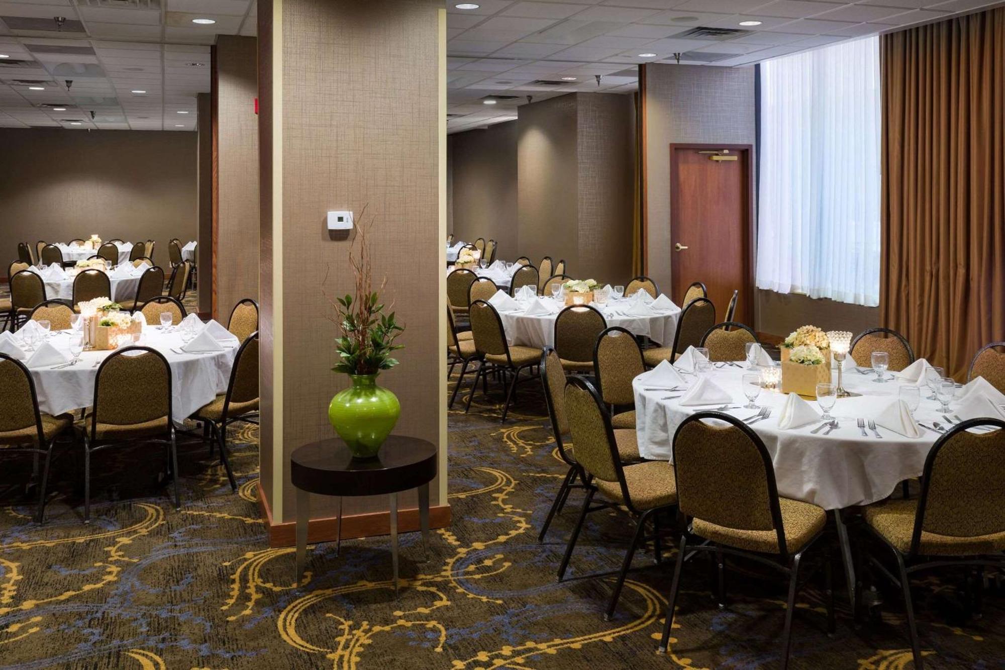 Radisson Hotel Бисмарк Экстерьер фото
